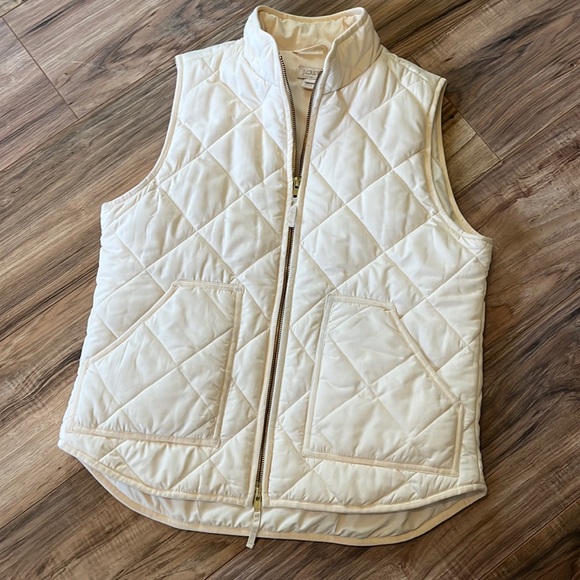 J. Crew quilted vest M Ivory